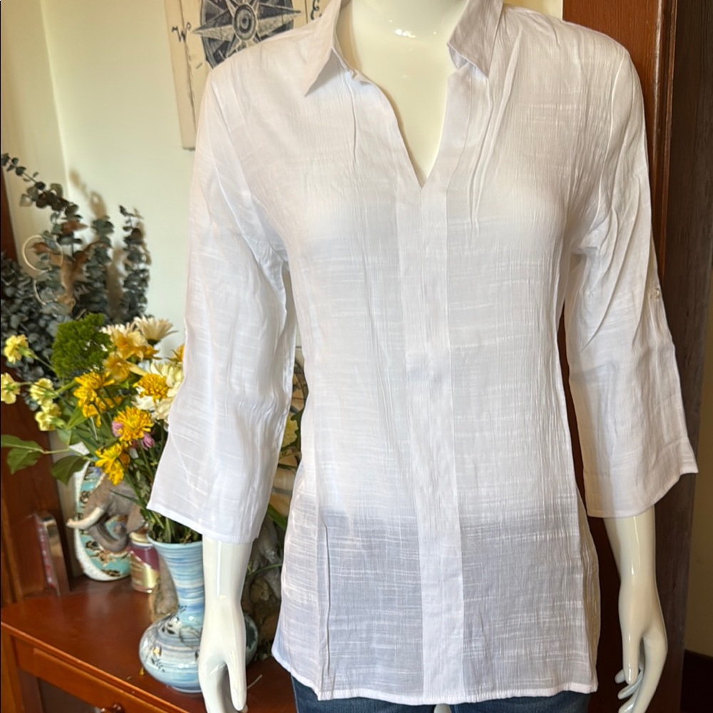 NWT northern reflections size small Elegant White Women's Top